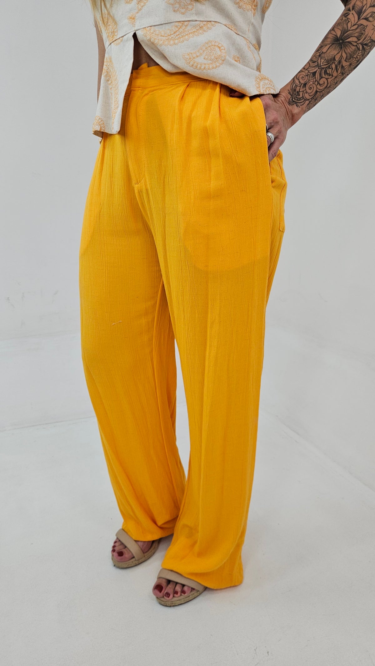 Calça Feminina de Viscolinho com Pregas – Bella