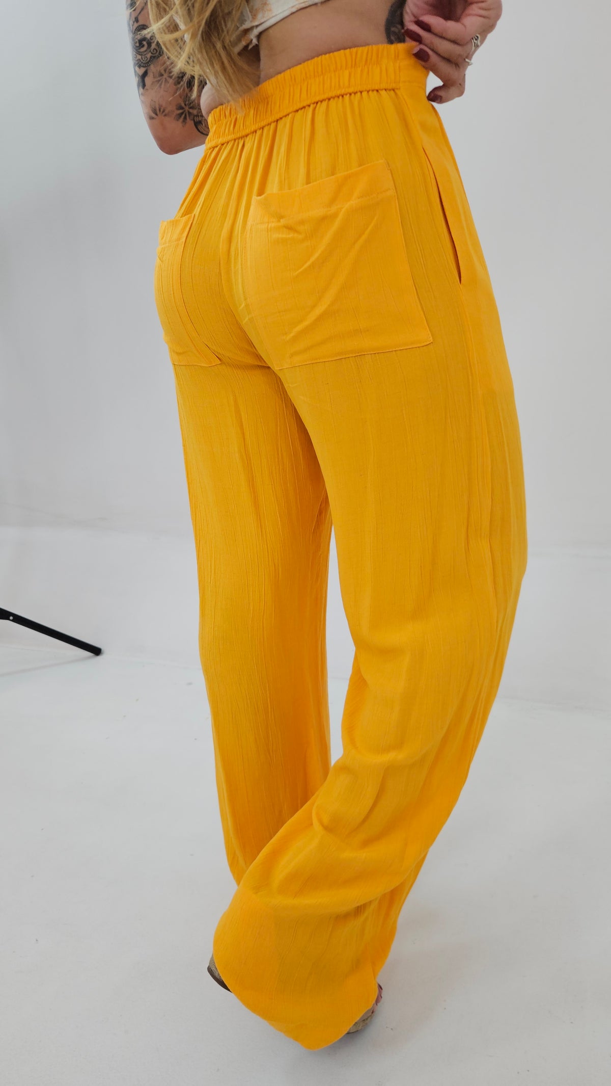Calça Feminina de Viscolinho com Pregas – Bella