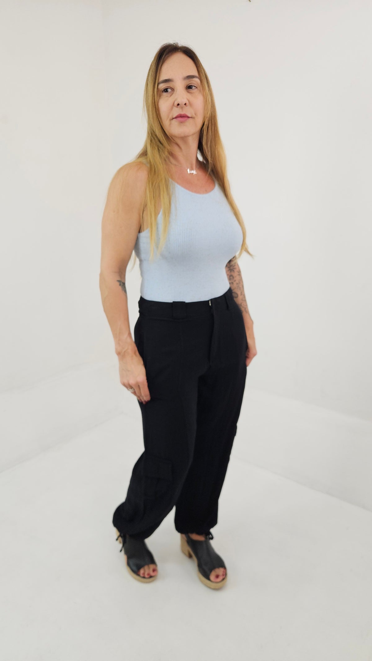 Calça Feminina de Viscolinho com Amarração na Barra – Bomber
