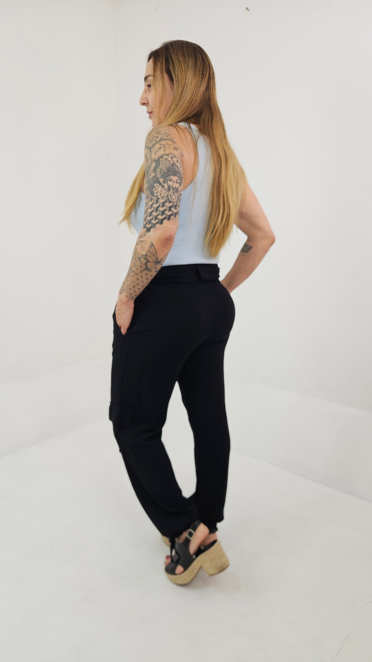 Calça Feminina de Viscolinho com Amarração na Barra – Bomber