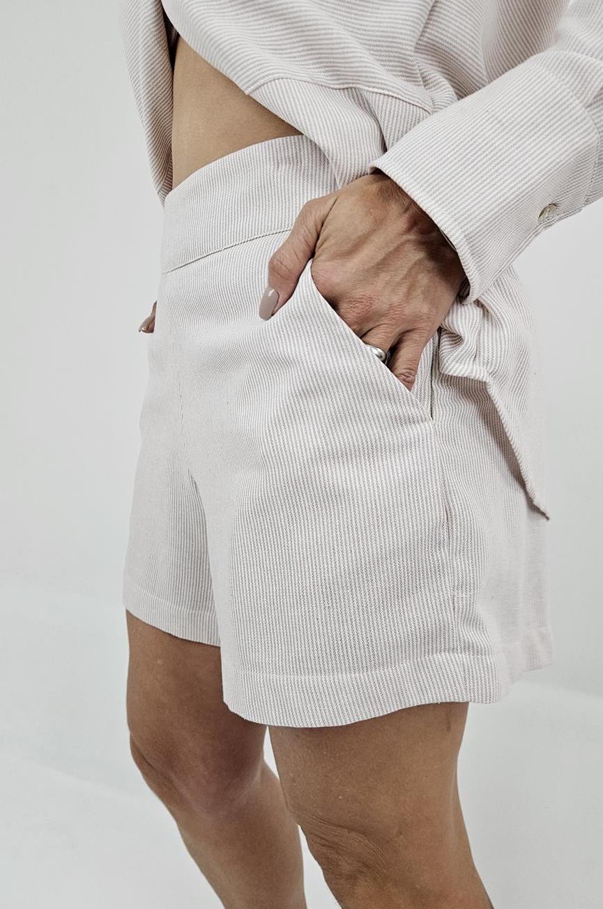 Short Isa Linho Listradinho